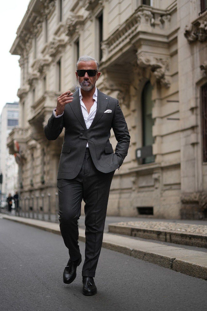 4 Set Groom Suits · Oliver Bradley