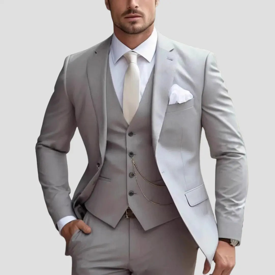 CELVOIR | COSTUME TROIS PIÈCES POUR HOMMES · Oliver Bradley